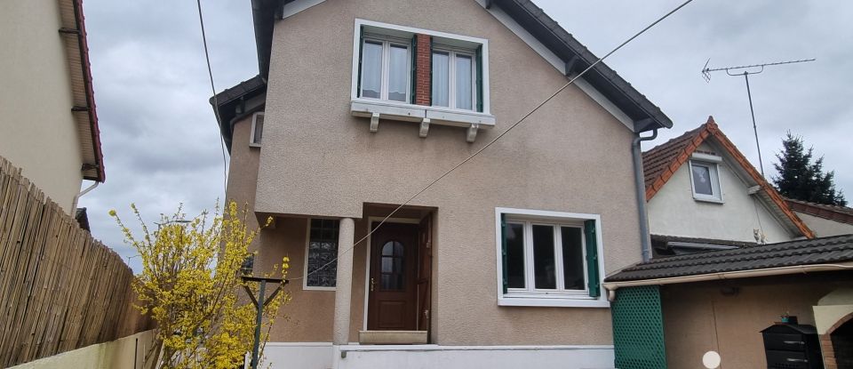 Traditional house 4 rooms of 82 m² in Sevran (93270)