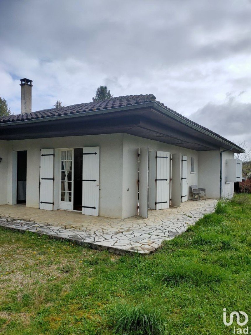 House 5 rooms of 117 m² in Bourg-Charente (16200)