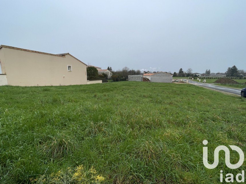 Terrain de 1 039 m² à Sauzé-Vaussais (79190)