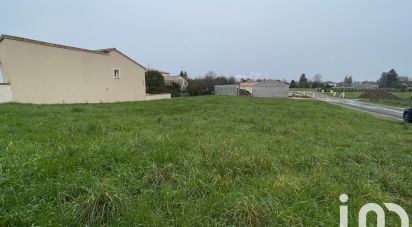 Land of 1,039 m² in Sauzé-Vaussais (79190)