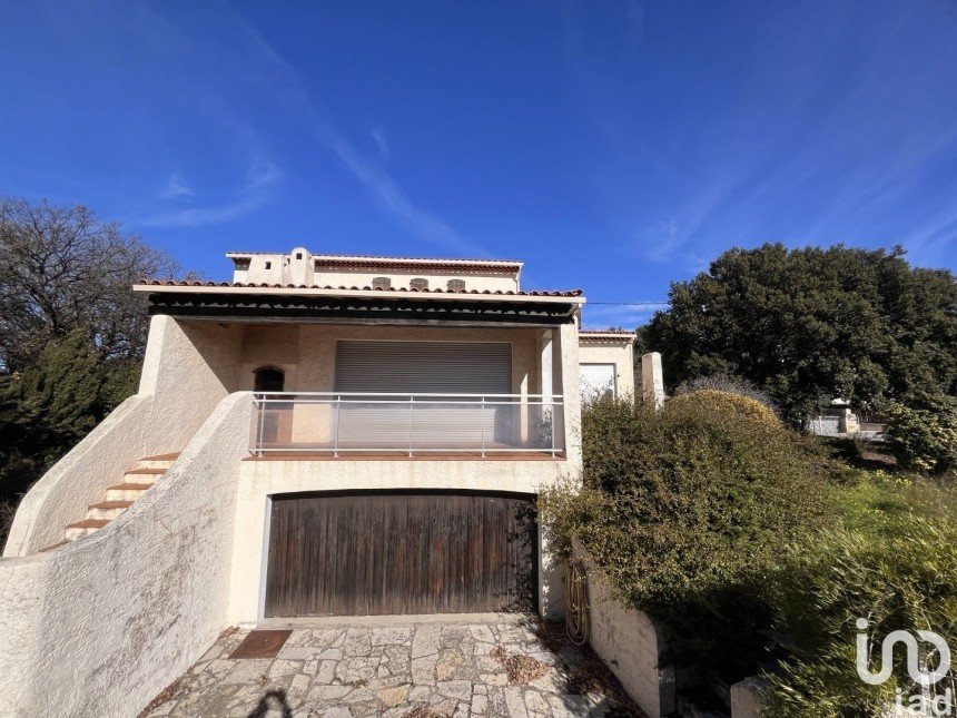 House 7 rooms of 167 m² in Six-Fours-les-Plages (83140)