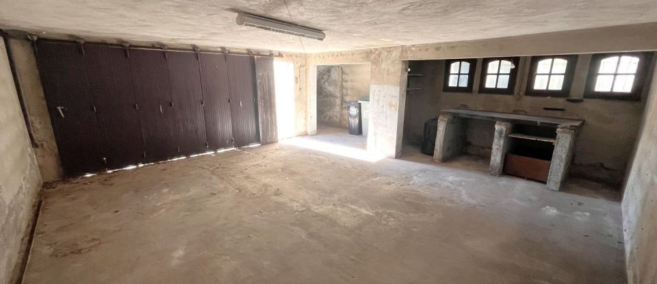 House 7 rooms of 167 m² in Six-Fours-les-Plages (83140)