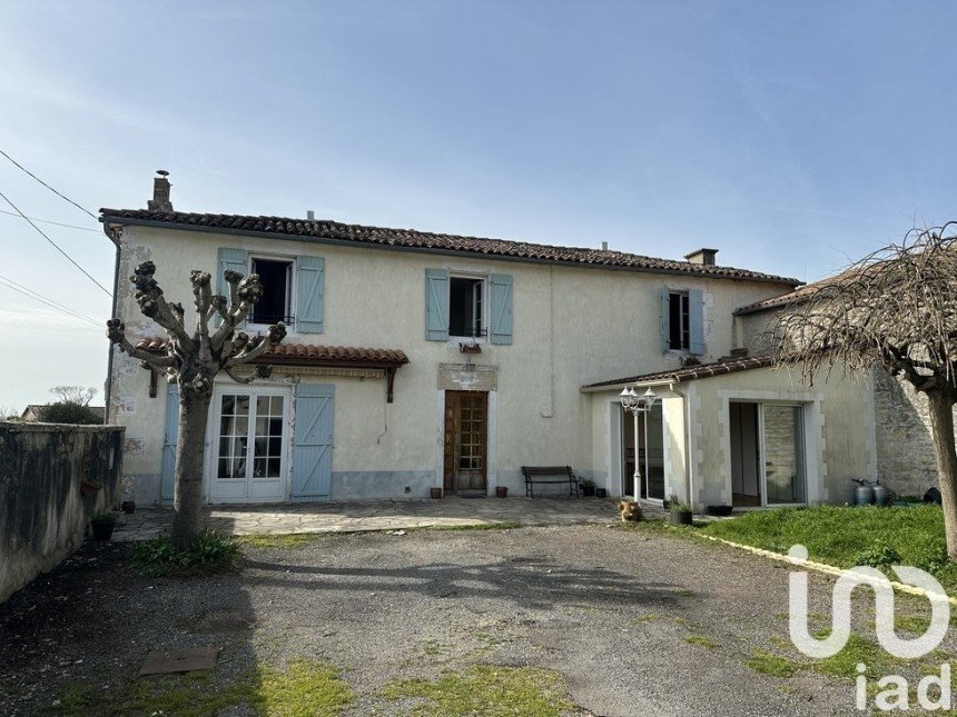 Country house 4 rooms of 147 m² in Luché-sur-Brioux (79170)