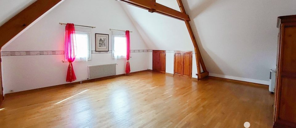 Maison traditionnelle 7 pièces de 245 m² à Cléré-les-Pins (37340)