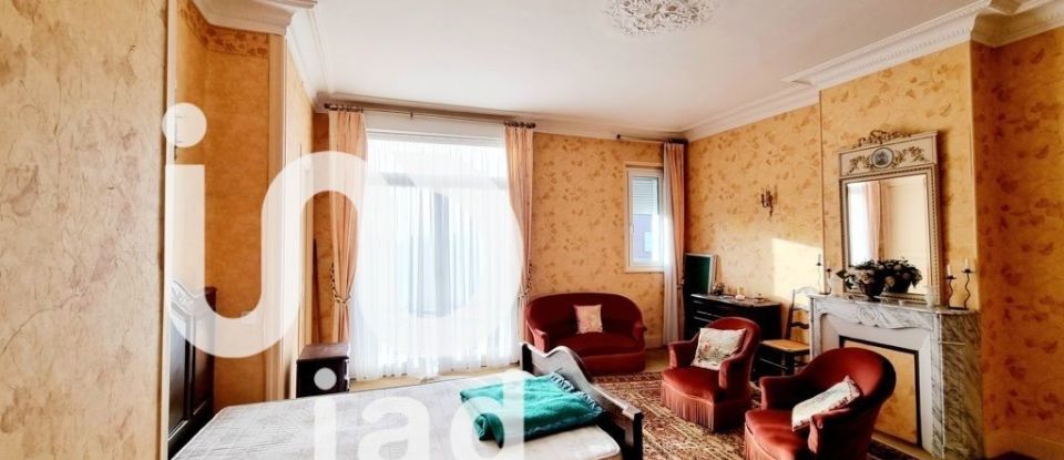 House 7 rooms of 209 m² in Chauny (02300)