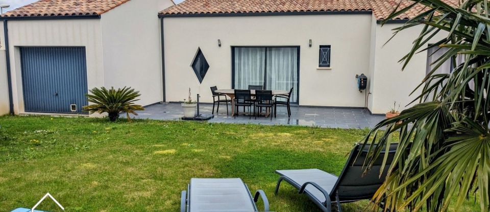 House 4 rooms of 89 m² in Thairé (17290)
