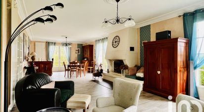 Maison traditionnelle 6 pièces de 205 m² à La Queue-les-Yvelines (78940)
