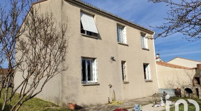 House 6 rooms of 119 m² in Saint-Jean-d'Angély (17400)