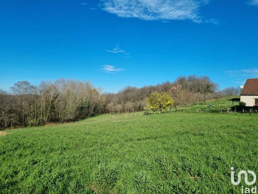 Land of 1,918 m² in Marcillac-Saint-Quentin (24200)