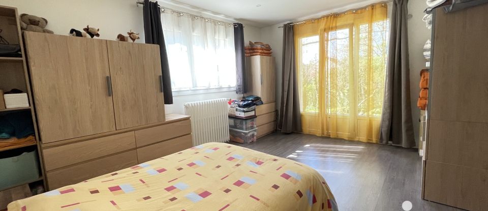 House 7 rooms of 158 m² in Villecresnes (94440)