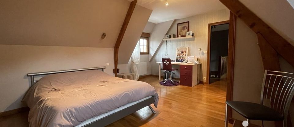 House 6 rooms of 168 m² in Aubermesnil-aux-Érables (76340)