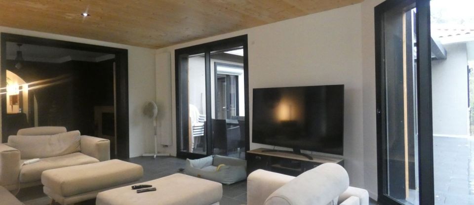 Maison 11 pièces de 449 m² à Niort (79000)