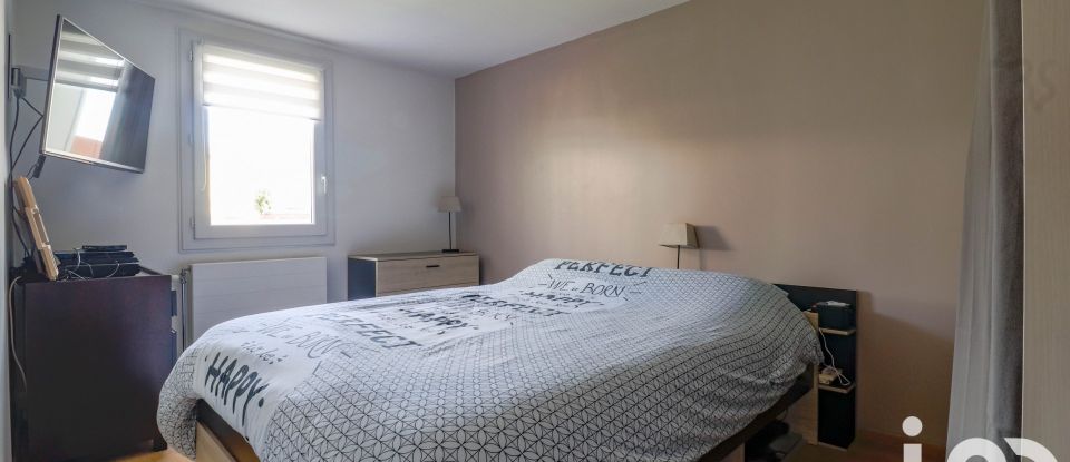 House 5 rooms of 80 m² in La Ville-du-Bois (91620)