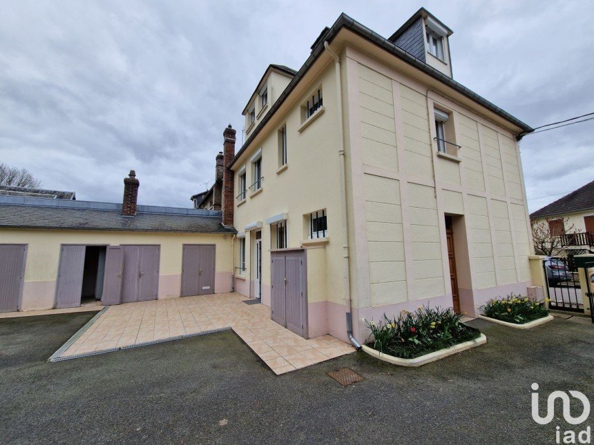 Maison 7 pièces de 175 m² à Beaumont-le-Roger (27170)