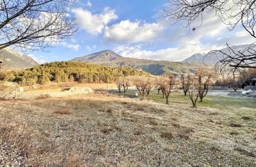 Land of 761 m² in Embrun (05200)