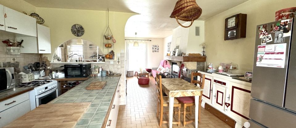 House 5 rooms of 101 m² in Champigny-la-Futelaye (27220)