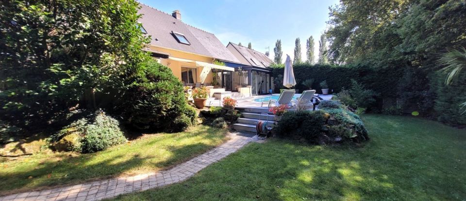 House 8 rooms of 186 m² in Sautron (44880)