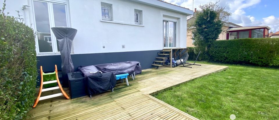 Pavilion 4 rooms of 86 m² in Faches-Thumesnil (59155)