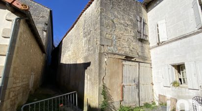 Grange 1 pièce de 68 m² à Nersac (16440)