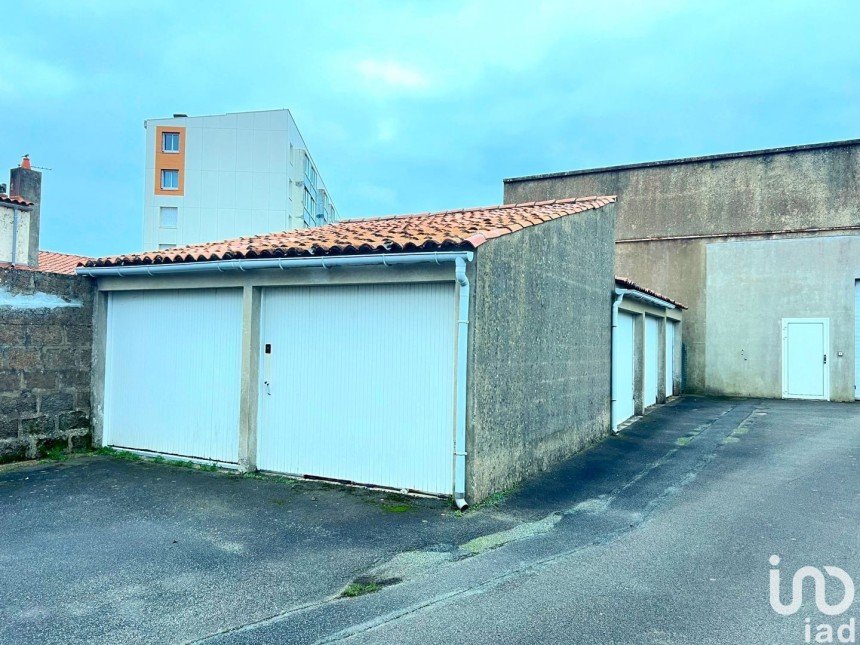 Parking of 13 m² in Les Sables-d'Olonne (85100)