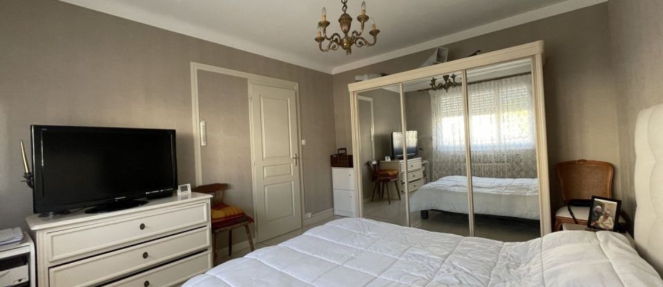 Traditional house 7 rooms of 170 m² in La Rochelle (17000)