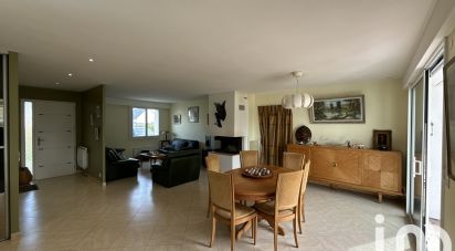 House 6 rooms of 176 m² in Sautron (44880)
