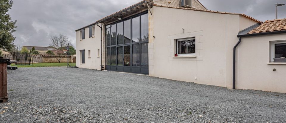 House 6 rooms of 165 m² in Surgères (17700)