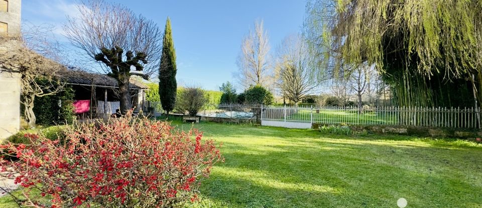 Mansion 5 rooms of 324 m² in Touvre (16600)
