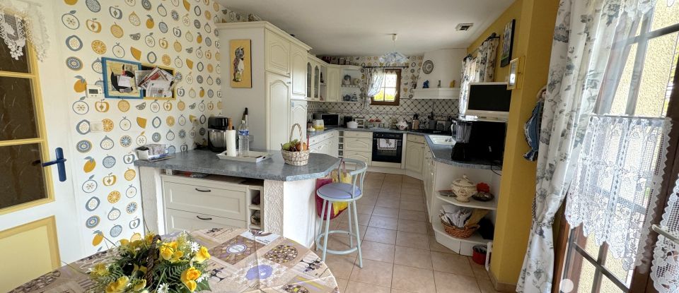 Traditional house 7 rooms of 148 m² in Les Authieux (27220)