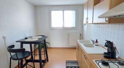 Apartment 3 rooms of 71 m² in Aureilhan (65800)