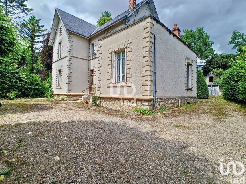 Maison 5 pièces de 130 m² à Saint-Germain-du-Puy (18390)