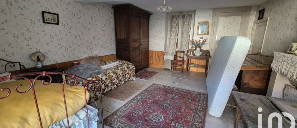 Village house 5 rooms of 110 m² in Channes (10340)