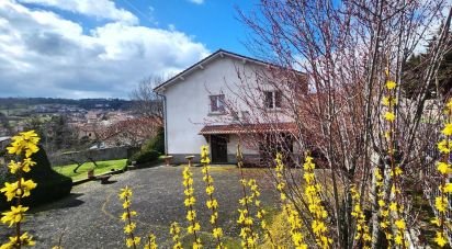 House 7 rooms of 176 m² in Vals-près-le-Puy (43750)