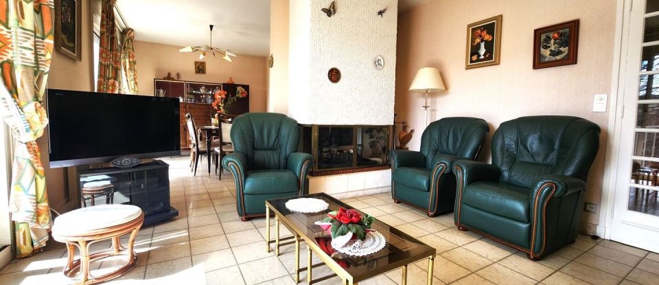 House 7 rooms of 176 m² in Vals-près-le-Puy (43750)