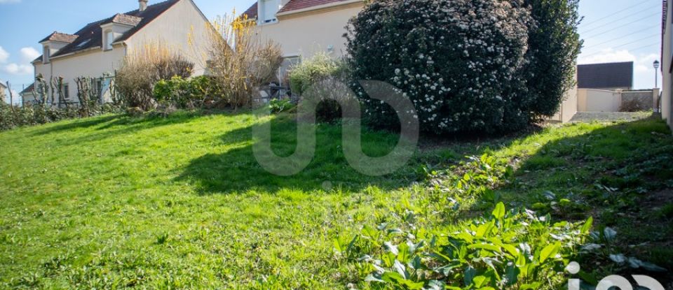 House 8 rooms of 210 m² in Férolles-Attilly (77150)