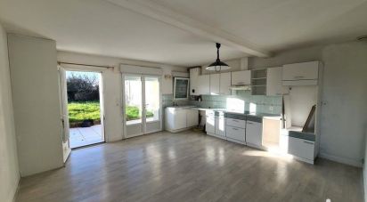 House 4 rooms of 94 m² in Saint-Jean-d'Angély (17400)