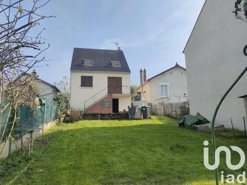 House 5 rooms of 132 m² in La Norville (91290)