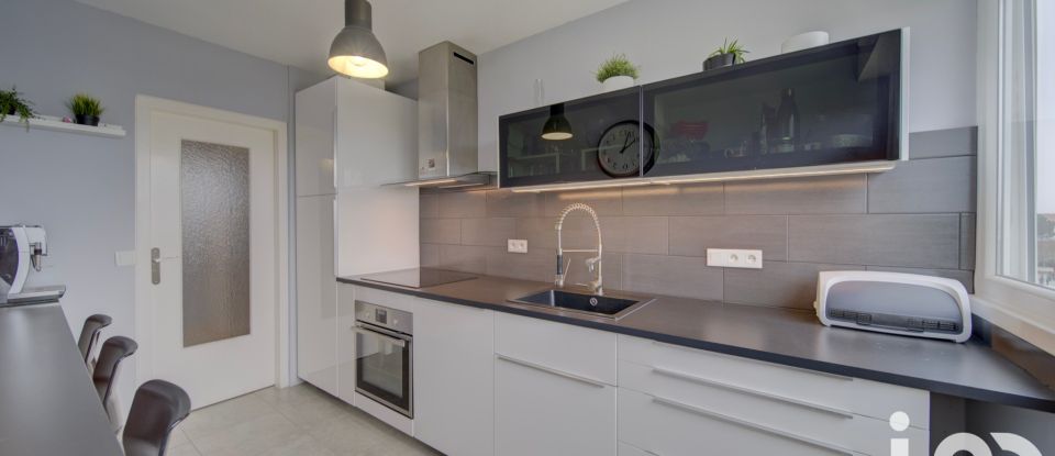 Apartment 5 rooms of 90 m² in Metz (57050)