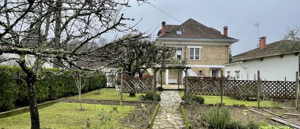 House 5 rooms of 155 m² in Souillac (46200)