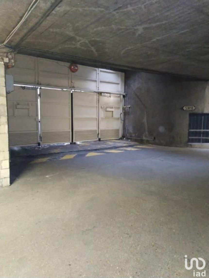 Parking/garage/box de 11 m² à Saint-Ouen-sur-Seine (93400)