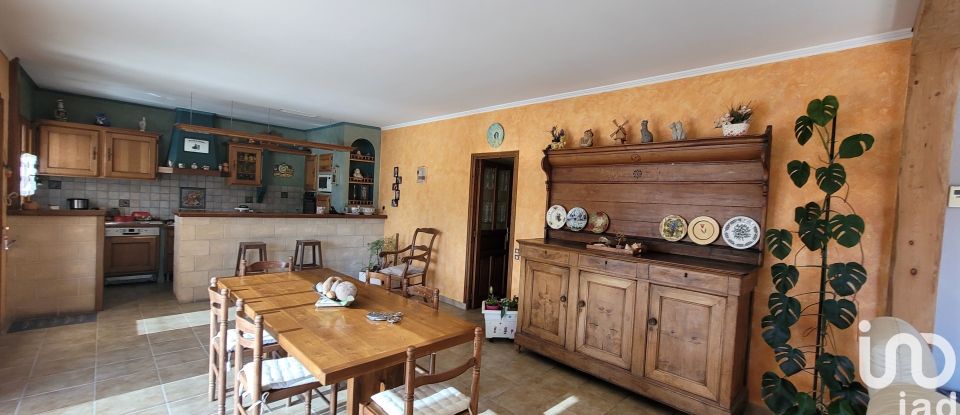 House 9 rooms of 220 m² in Pernes-les-Fontaines (84210)