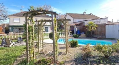 House 6 rooms of 148 m² in Chasseneuil-du-Poitou (86360)