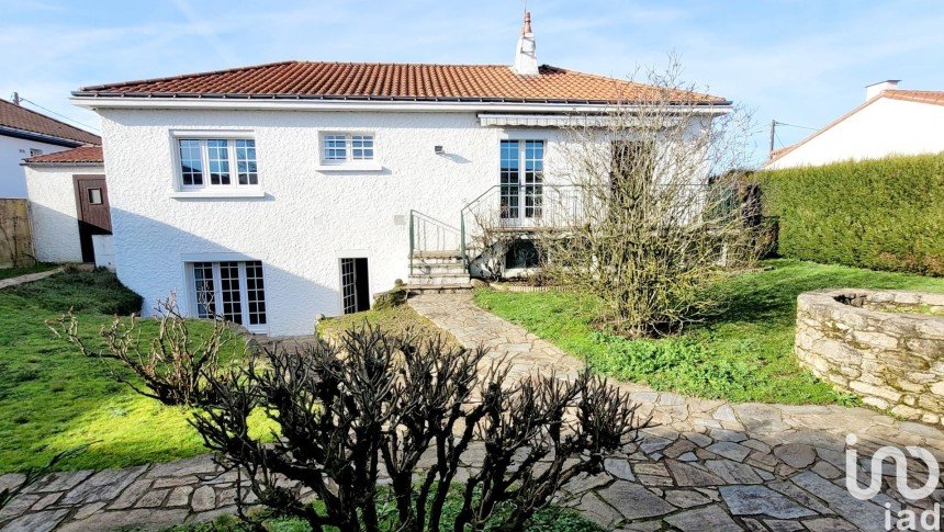 House 6 rooms of 133 m² in Clisson (44190)