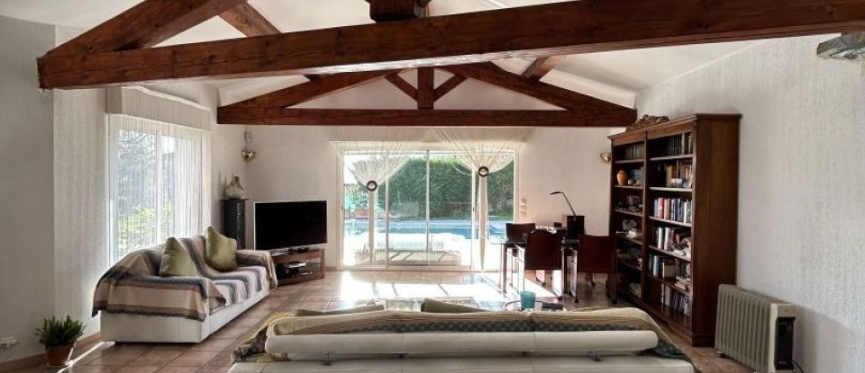 House 6 rooms of 171 m² in Mougins (06250)