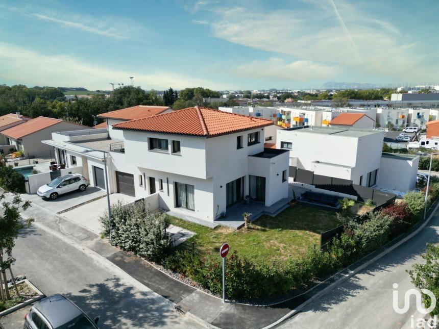 House 5 rooms of 135 m² in Perpignan (66000)