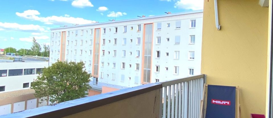 Apartment 3 rooms of 64 m² in Tours (37000)