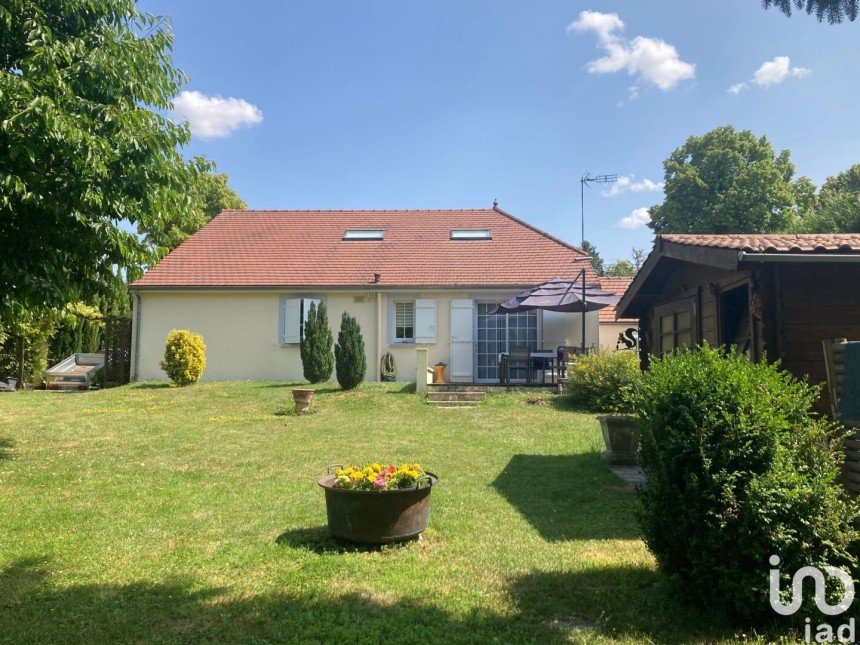 House 5 rooms of 125 m² in Marigny-le-Châtel (10350)