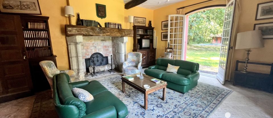 Traditional house 11 rooms of 300 m² in Ascain (64310)