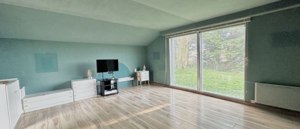 House 8 rooms of 207 m² in Saint-Pierre-de-Coutances (50200)