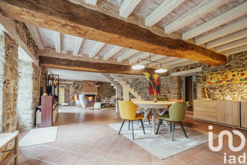 Maison traditionnelle 5 pièces de 180 m² à Montréverd (85260)